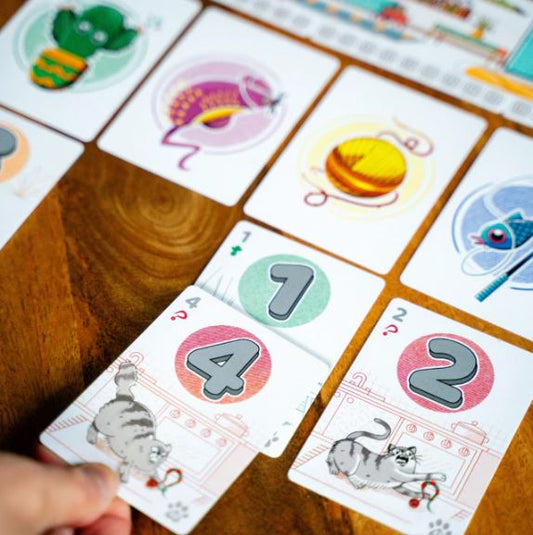 Cat Between Us (Juego de Cartas) - Español